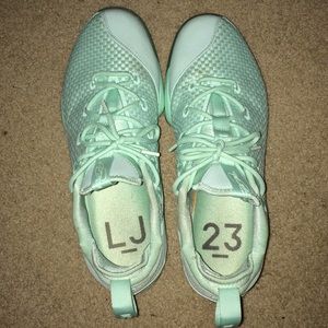 LeBron 14 Lows Mint Green Size 12